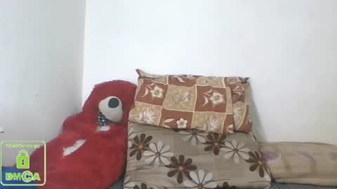 Snapshot of the_right_girl chatting on 01/24/25, 03:24 Suzan Sexy online show from 01/24/25, 03:24