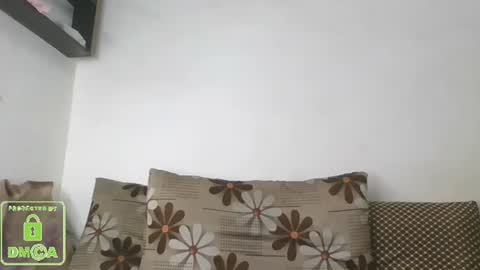 Snapshot of the_right_girl chatting on 03/08/25, 07:16 Suzan Sexy online show from 03/08/25, 07:16