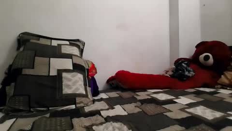 Snapshot of the_right_girl chatting on 09/17/25, 05:31 Suzan Sexy online show from 09/17/25, 05:31