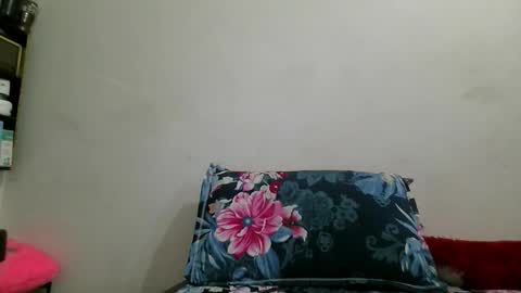 Snapshot of the_right_girl chatting on 10/14/25, 05:41 Suzan Sexy online show from 10/14/25, 05:41