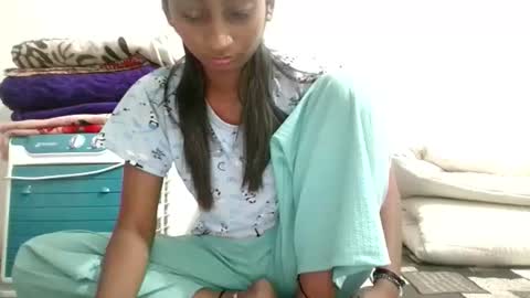 Snapshot of the_right_girl chatting on 11/20/25, 10:59 Suzan Sexy online show from 11/20/25, 10:59