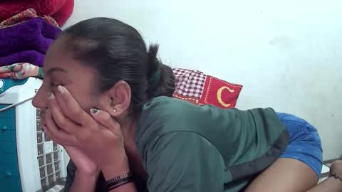 Snapshot of the_right_girl chatting on 11/22/25, 04:39 Suzan Sexy online show from 11/22/25, 04:39