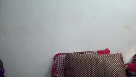 Snapshot of the_right_girl chatting on 12/17/25, 03:56 Suzan Sexy online show from 12/17/25, 03:56