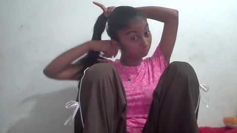 Snapshot of the_right_girl chatting on 02/14/26, 04:20 Suzan Sexy online show from 02/14/26, 04:20