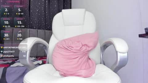 Snapshot of the_skinnyguys chatting on 12/23/24, 12:46 the_skinnyguys online show from 12/23/24, 12:46