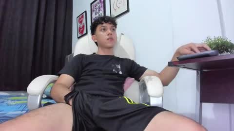 Snapshot of the_skinnyguys chatting on 09/16/25, 10:55 the_skinnyguys online show from 09/16/25, 10:55