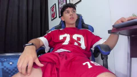 Snapshot of the_skinnyguys chatting on 09/29/25, 10:36 the_skinnyguys online show from 09/29/25, 10:36