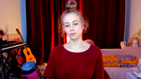Ally    STREAMING ON TWITCH NOW Check my Twitter for updates online show from 06/01/26, 05:25