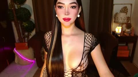 thea_whong online show from 04/27/26, 02:09