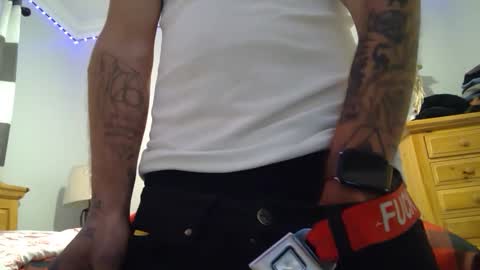 Snapshot of theamezcua98 chatting on 01/08/25, 04:23 theamezcua98 online show from 01/08/25, 04:23