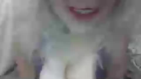 Snapshot of thearcticmilf chatting on 06/19/26, 05:17 The Arctic Milf online show from 06/19/26, 05:17