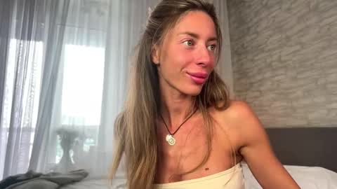 Snapshot of thearte1 chatting on 09/10/25, 12:49 J online show from 09/10/25, 12:49