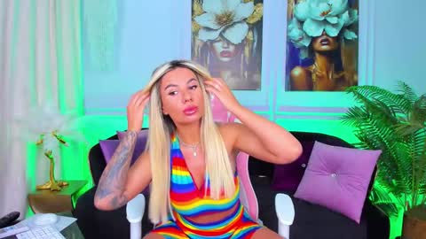 Snapshot of thebaewatch chatting on 09/21/25, 04:03 BaeWatch online show from 09/21/25, 04:03