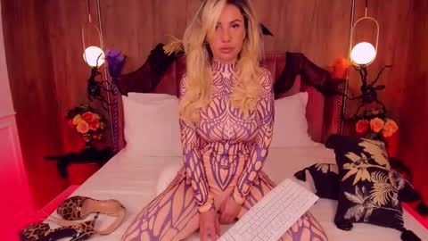 Snapshot of thebaewatch chatting on 11/01/25, 04:36 BaeWatch online show from 11/01/25, 04:36