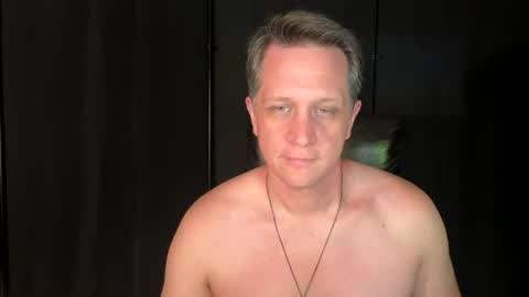 Snapshot of thebatandthecat10 chatting on 06/22/26, 03:25 ISABELLA or MATT online show from 06/22/26, 03:25