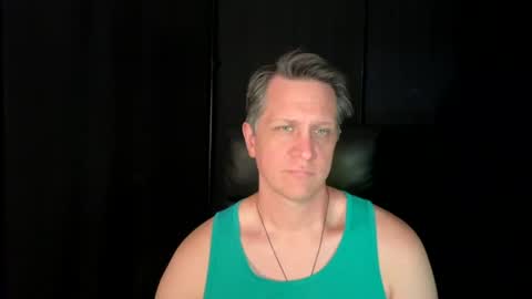 Snapshot of thebatandthecat10 chatting on 06/27/26, 05:51 ISABELLA or MATT online show from 06/27/26, 05:51