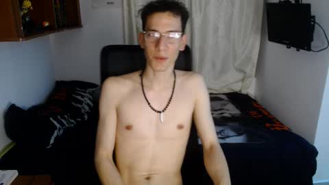 Snapshot of thebeatles18 chatting on 11/08/25, 08:14 Axel online show from 11/08/25, 08:14