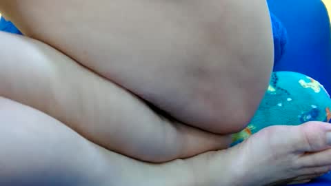 Snapshot of thebestpussyhairy chatting on 10/24/25, 06:43 Karla online show from 10/24/25, 06:43