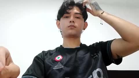 Snapshot of thebluesky_18 chatting on 10/24/25, 12:30 thebluesky_18 online show from 10/24/25, 12:30