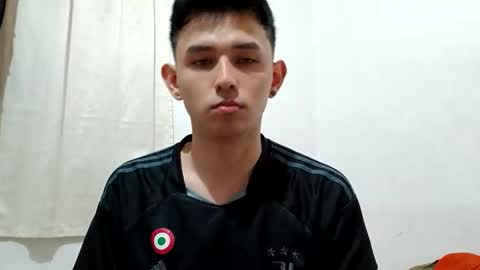 Snapshot of thebluesky_18 chatting on 11/24/25, 07:19 thebluesky_18 online show from 11/24/25, 07:19