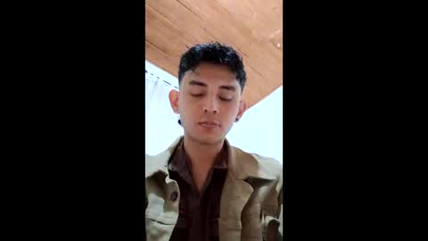 Snapshot of thebluesky_18 chatting on 12/16/25, 11:43 thebluesky_18 online show from 12/16/25, 11:43