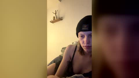 Snapshot of theborderline14 chatting on 02/18/26, 06:20 theborderline14 online show from 02/18/26, 06:20