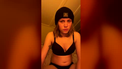 Snapshot of theborderline14 chatting on 03/02/26, 05:19 theborderline14 online show from 03/02/26, 05:19