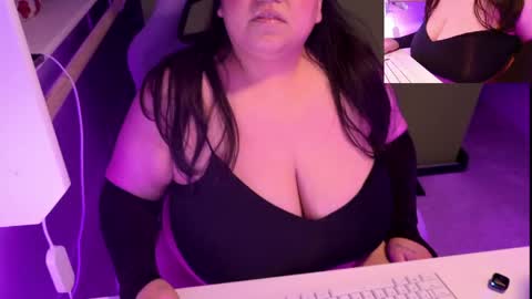 TheBouncingBetty online show from 05/17/26, 02:42