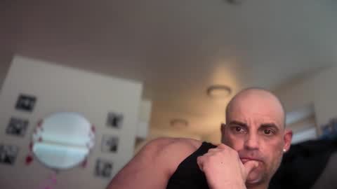 Snapshot of thebuzz777 chatting on 02/11/25, 12:06 theBuzz777 online show from 02/11/25, 12:06