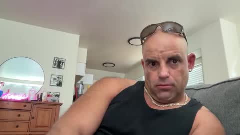 Snapshot of thebuzz777 chatting on 10/28/25, 10:45 theBuzz777 online show from 10/28/25, 10:45