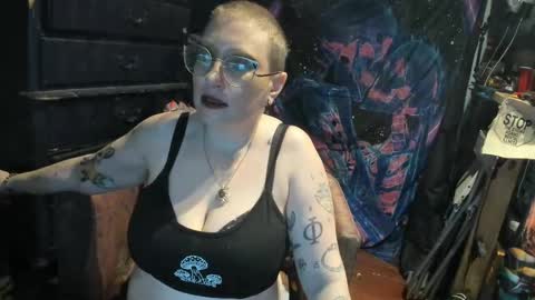 Snapshot of thecurvysiren chatting on 12/31/24, 03:12 thecurvysiren online show from 12/31/24, 03:12