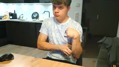 thecuteguy144949 online show from 11/03/25, 08:32