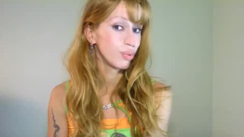 Snapshot of thedollxxxperience chatting on 09/11/25, 09:04 Yolanda online show from 09/11/25, 09:04