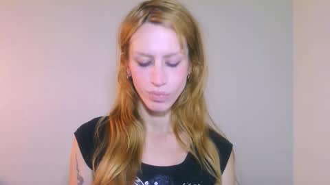 Snapshot of thedollxxxperience chatting on 10/26/25, 06:14 Yolanda online show from 10/26/25, 06:14