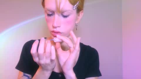 Snapshot of thedollxxxperience chatting on 11/22/25, 03:44 Yolanda online show from 11/22/25, 03:44