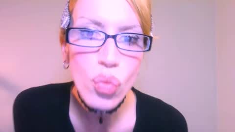 Snapshot of thedollxxxperience chatting on 12/05/25, 03:41 Yolanda online show from 12/05/25, 03:41