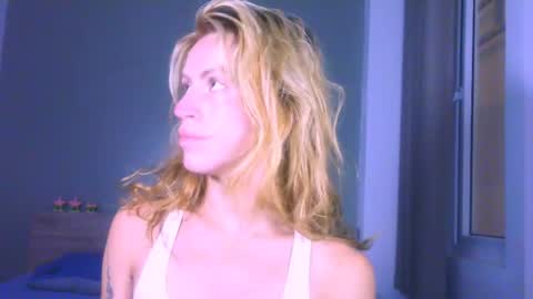 Snapshot of thedollxxxperience chatting on 05/28/26, 01:58 Yolanda online show from 05/28/26, 01:58