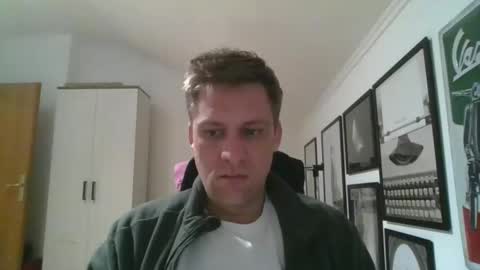 Snapshot of thedon2123 chatting on 12/04/24, 05:44 thedon2123 online show from 12/04/24, 05:44