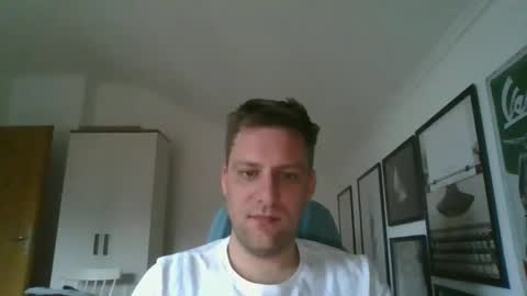 Snapshot of thedon2123 chatting on 12/24/24, 12:33 thedon2123 online show from 12/24/24, 12:33