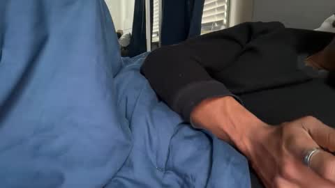 Snapshot of theeshooterr chatting on 12/20/24, 01:43 theeshooterr online show from 12/20/24, 01:43