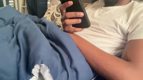 Snapshot of theeshooterr chatting on 01/13/25, 01:28 theeshooterr online show from 01/13/25, 01:28