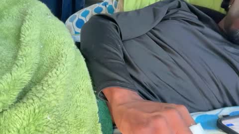 Snapshot of theeshooterr chatting on 02/19/25, 09:25 theeshooterr online show from 02/19/25, 09:25