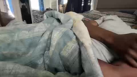 Snapshot of theeshooterr chatting on 10/14/25, 03:02 theeshooterr online show from 10/14/25, 03:02