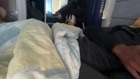 Snapshot of theeshooterr chatting on 10/25/25, 01:29 theeshooterr online show from 10/25/25, 01:29