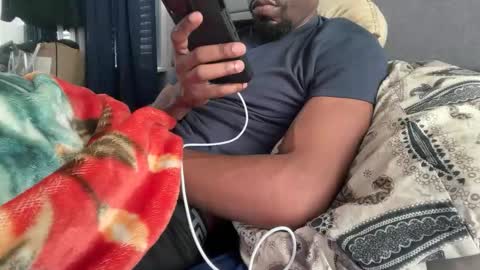 Snapshot of theeshooterr chatting on 11/18/25, 01:04 theeshooterr online show from 11/18/25, 01:04