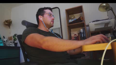 Snapshot of thefrenchie_1 chatting on 11/15/25, 11:40 thefrenchie_1 online show from 11/15/25, 11:40