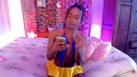 Snapshot of thegoldenbitch chatting on 11/20/25, 04:07 Goldie online show from 11/20/25, 04:07