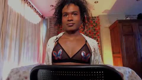 Snapshot of thegoldenbitch chatting on 01/10/26, 02:52 Goldie online show from 01/10/26, 02:52