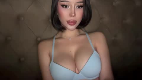 Elle  dont forget to folloW me and thumbs up online show from 03/03/26, 01:50