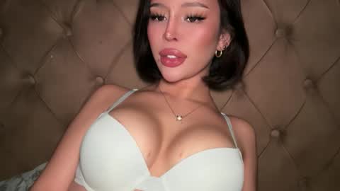 Elle  dont forget to folloW me and thumbs up online show from 03/22/26, 12:25